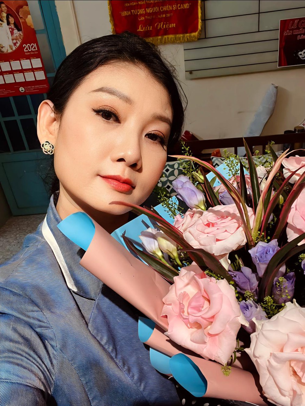 Cuộc đời nữ NSND nổi tiếng cả nước: 50 tuổi vẫn trẻ đẹp, chưa lấy chồng dù nhiều người theo đuổi- Ảnh 2.