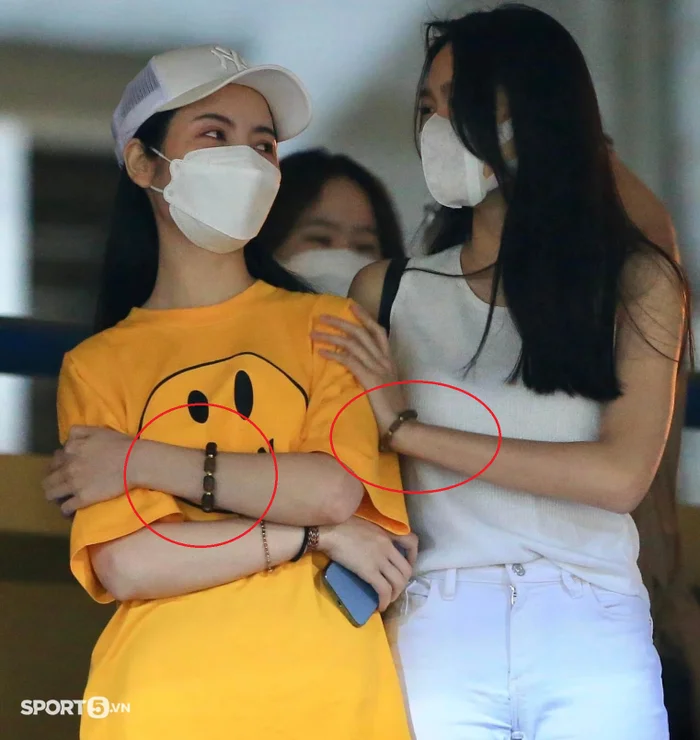 Hậu drama, Chu Thanh Huyền ngồi xế hộp bạc tỷ rời quê Quang Hải, lọt "cam thường" vẫn "ăn đứt" Doãn Hải My ở điểm này - Ảnh 4. Hậu drama, Chu Thanh Huyền ngồi xế hộp bạc tỷ rời quê Quang Hải, lọt "cam thường" vẫn "ăn đứt" Doãn Hải My ở điểm này - Ảnh 4.