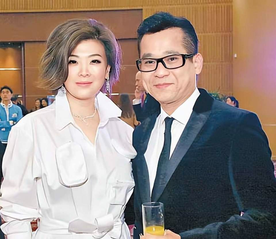 Nóng: 1 Á hậu đình đám tố chồng đại gia dùng dao tấn công, đe dọa gây chấn động showbiz- Ảnh 2. Nóng: 1 Á hậu đình đám tố chồng đại gia dùng dao tấn công, đe dọa gây chấn động showbiz- Ảnh 2.