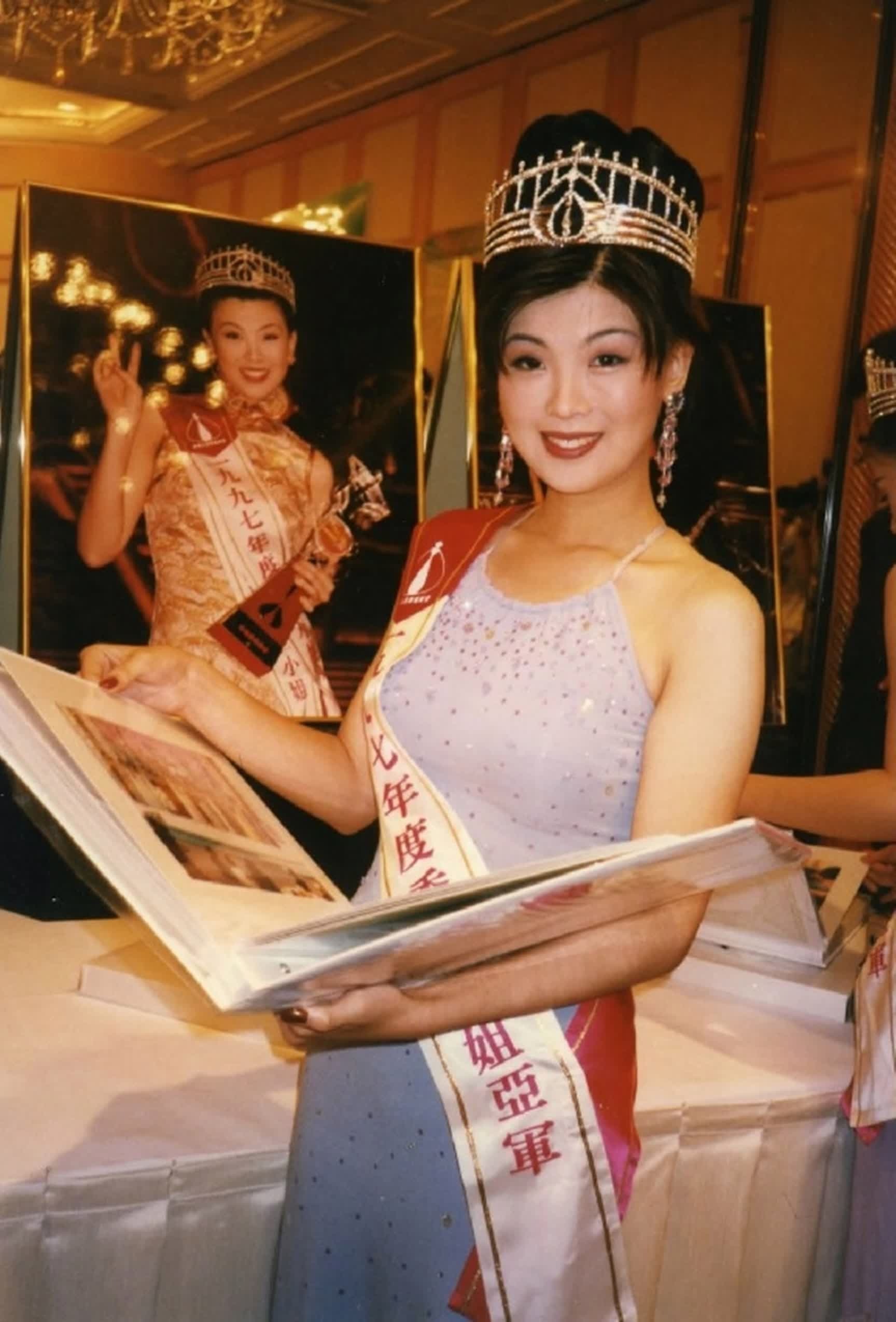 Nóng: 1 Á hậu đình đám tố chồng đại gia dùng dao tấn công, đe dọa gây chấn động showbiz- Ảnh 1. Nóng: 1 Á hậu đình đám tố chồng đại gia dùng dao tấn công, đe dọa gây chấn động showbiz- Ảnh 1.