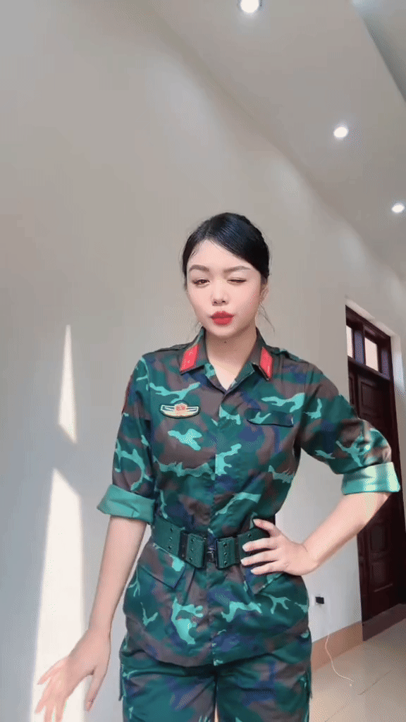 Trung úy Ngô Lâm Phương bất ngờ nổi tiếng mạng xã hội quốc tế, chính chủ lập tức có phản ứng- Ảnh 1. Trung úy Ngô Lâm Phương bất ngờ nổi tiếng mạng xã hội quốc tế, chính chủ lập tức có phản ứng- Ảnh 1.