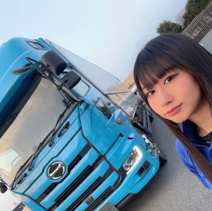 Cô gái cao 1,46 m lái xe tải và thách thức định kiến xã hội - Ảnh 3.