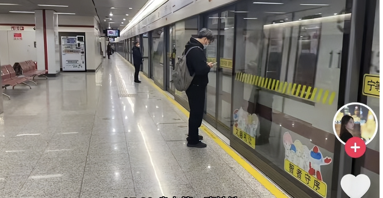 Thượng Hải l&uacute;c 2h s&aacute;ng khiến bạn cho&aacute;ng v&aacute;ng: Ho&aacute; ra c&ocirc;ng việc bạn đang ph&agrave;n n&agrave;n l&agrave; điều mơ ước của h&agrave;ng trăm ngh&igrave;n người- Ảnh 4.