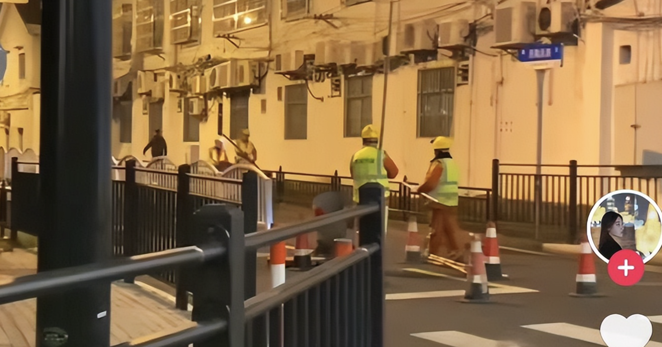 Thượng Hải l&uacute;c 2h s&aacute;ng khiến bạn cho&aacute;ng v&aacute;ng: Ho&aacute; ra c&ocirc;ng việc bạn đang ph&agrave;n n&agrave;n l&agrave; điều mơ ước của h&agrave;ng trăm ngh&igrave;n người- Ảnh 3.