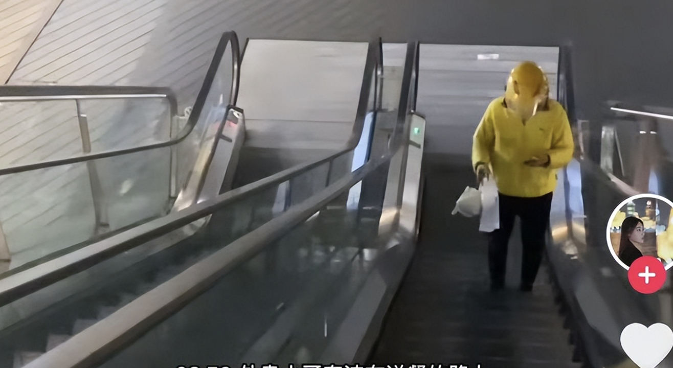 Thượng Hải l&uacute;c 2h s&aacute;ng khiến bạn cho&aacute;ng v&aacute;ng: Ho&aacute; ra c&ocirc;ng việc bạn đang ph&agrave;n n&agrave;n l&agrave; điều mơ ước của h&agrave;ng trăm ngh&igrave;n người- Ảnh 2.