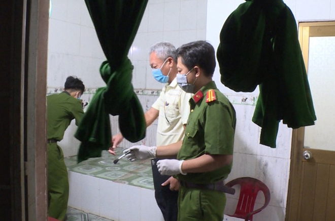 M&acirc;u thuẫn đổ r&aacute;c dẫn đến việc đ&aacute;nh người h&agrave;ng x&oacute;m bằng gậy b&oacute;ng ch&agrave;y - Ảnh 1.