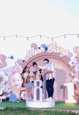 Hoà Minzy xinh đẹp tụ tập cùng hội bạn thân làng bóng đá, từng vay tiền Văn Hậu làm MV nay đã trả hết chưa?- Ảnh 2.