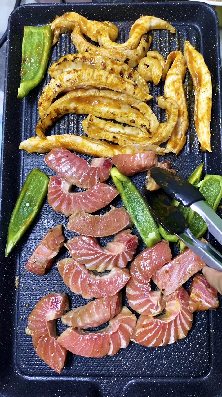 Tưởng ký sinh trùng nhưng đây lại là bộ phận độc lạ ít người biết của cá ngừ, giá cực rẻ mà ăn ngon miễn chê- Ảnh 3.