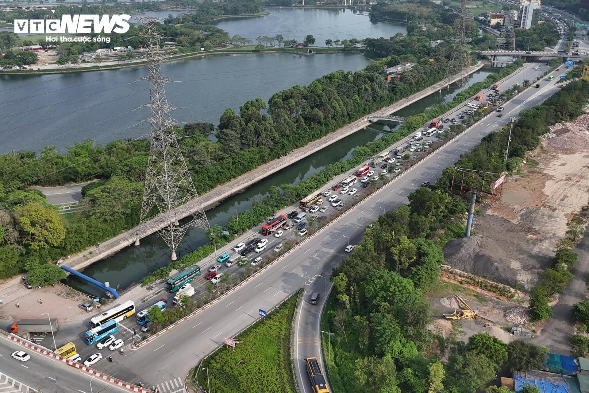 Người dân trở lại Hà Nội , cao tốc Pháp Vân - Cầu Giẽ ùn ứ hơn 5km - Ảnh 10.
