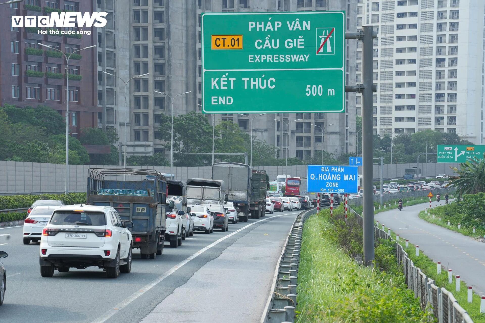 Người dân trở lại Hà Nội , cao tốc Pháp Vân - Cầu Giẽ ùn ứ hơn 5km - Ảnh 5.