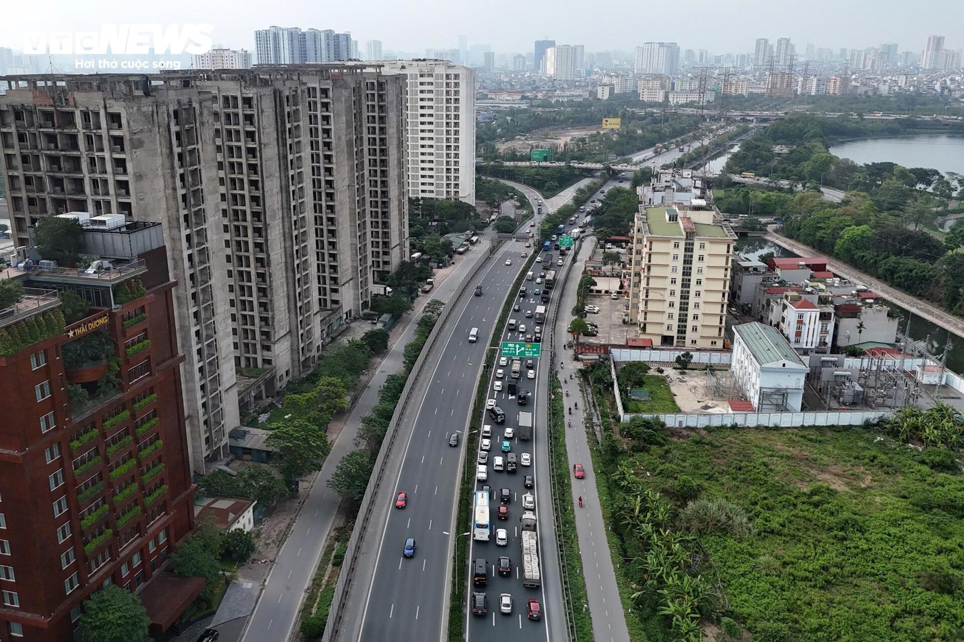 Người dân trở lại Hà Nội , cao tốc Pháp Vân - Cầu Giẽ ùn ứ hơn 5km - Ảnh 2.