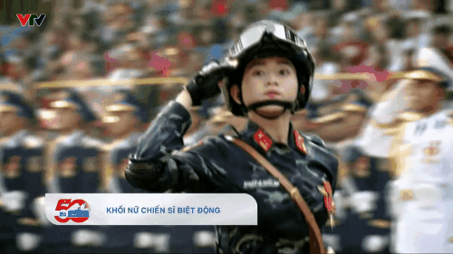 Nữ chiến sĩ biệt động đi ngang qua camera khiến hàng triệu người phải xem lại clip 10 lần dù không thấy mặt- Ảnh 2. Nữ chiến sĩ biệt động đi ngang qua camera khiến hàng triệu người phải xem lại clip 10 lần dù không thấy mặt- Ảnh 2.