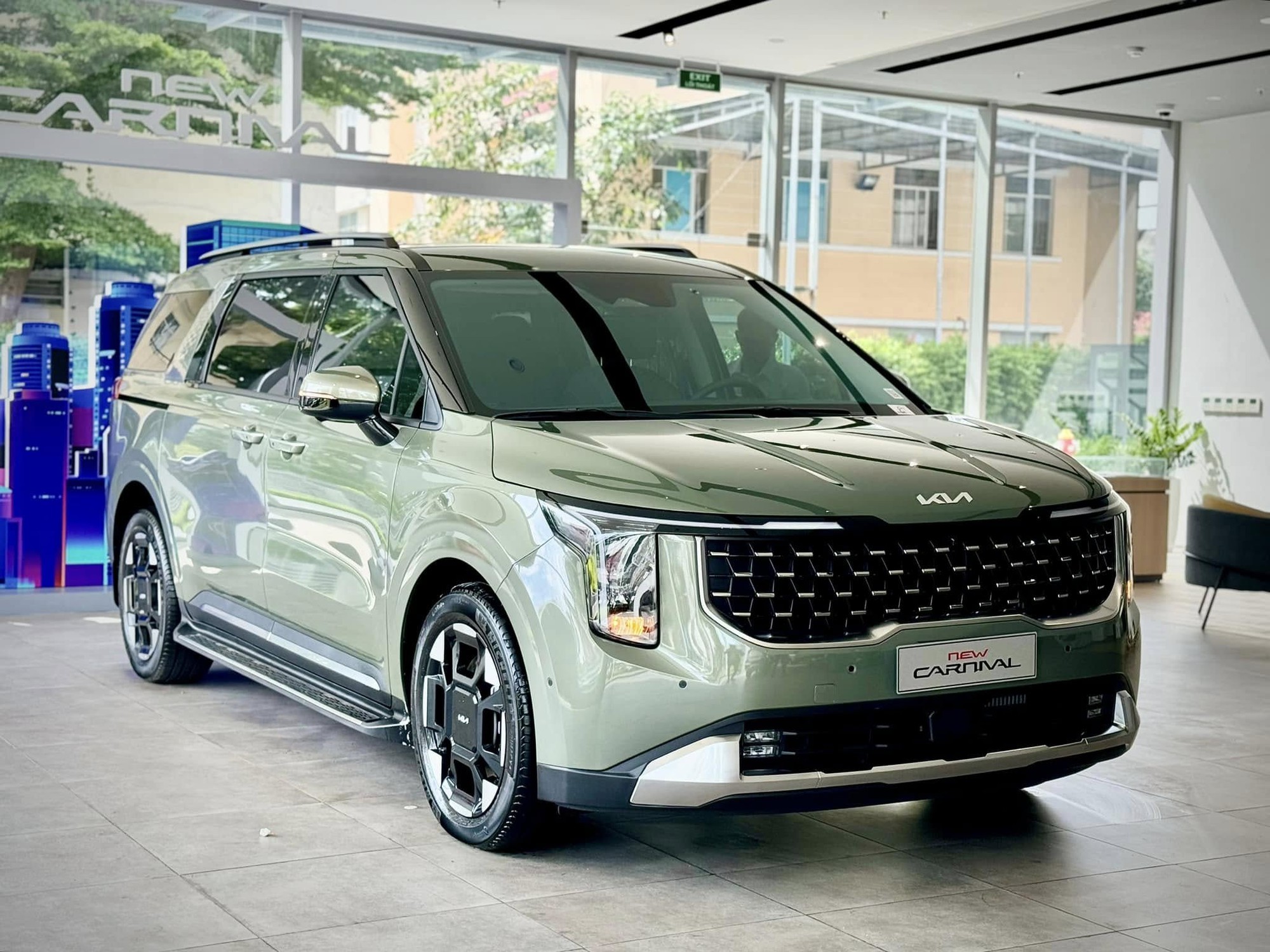 Kia Carnival máy dầu giảm tới 80 triệu: Bản tiêu chuẩn vẫn đắt hơn Custin cao nhất, nhưng con số này cho thấy người Việt mua xe không chỉ vì giá - Ảnh 2.
