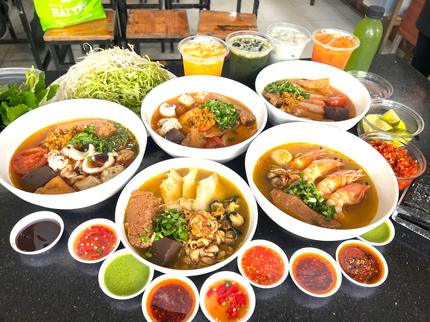 Vũng Tàu đón lượng du khách kỷ lục trong kỳ nghỉ lễ 30/ 4 - 1/5 năm nay - Ảnh 6. Vũng Tàu đón lượng du khách kỷ lục trong kỳ nghỉ lễ 30/ 4 - 1/5 năm nay - Ảnh 6.