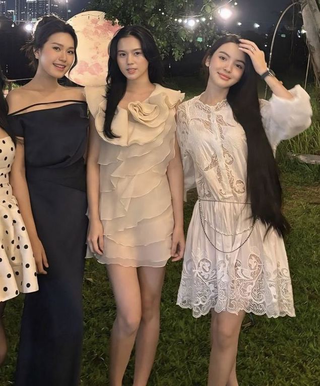 Hậu drama, Chu Thanh Huyền ngồi xế hộp bạc tỷ rời quê Quang Hải, lọt "cam thường" vẫn "ăn đứt" Doãn Hải My ở điểm này - Ảnh 3. Hậu drama, Chu Thanh Huyền ngồi xế hộp bạc tỷ rời quê Quang Hải, lọt "cam thường" vẫn "ăn đứt" Doãn Hải My ở điểm này - Ảnh 3.