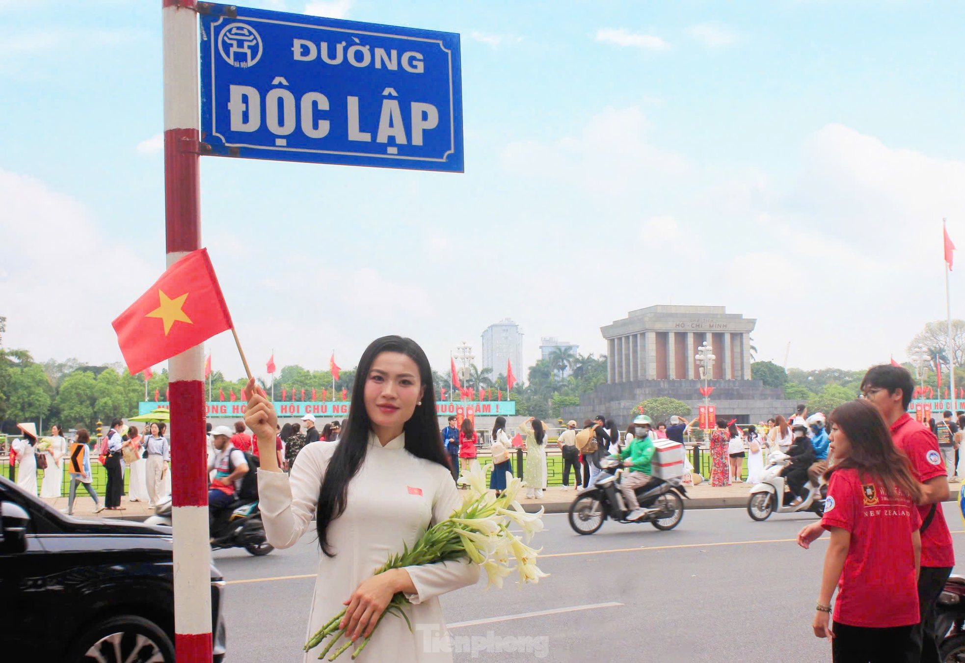 Khách nước ngoài ngưỡng mộ cách người Việt mừng 50 năm đất nước thống nhất - Ảnh 6.