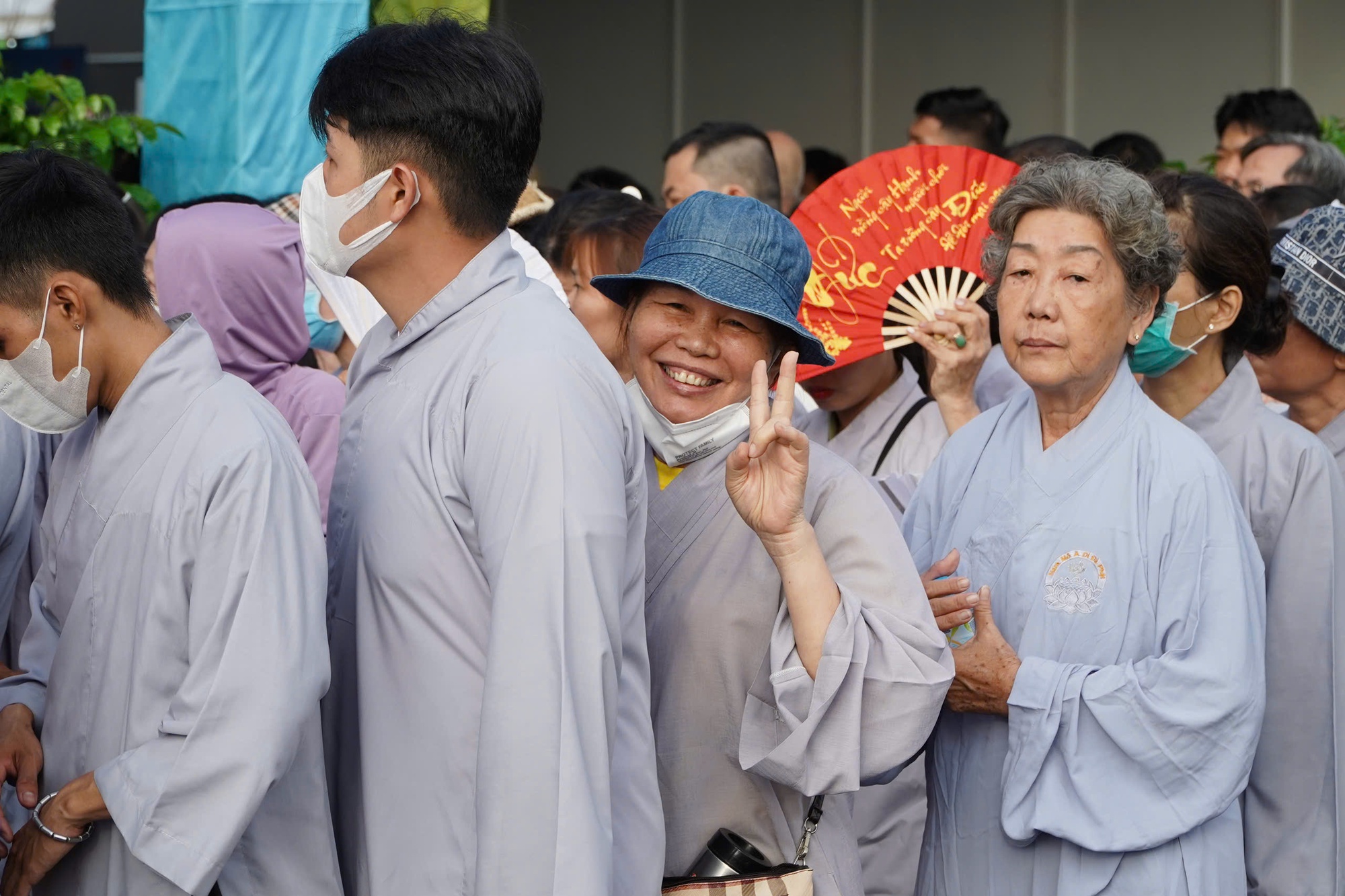 Ghi nhận sáng đầu tiên khai mở chiêm bái Xá lợi Đức Phật tại chùa Thanh Tâm- Ảnh 5.