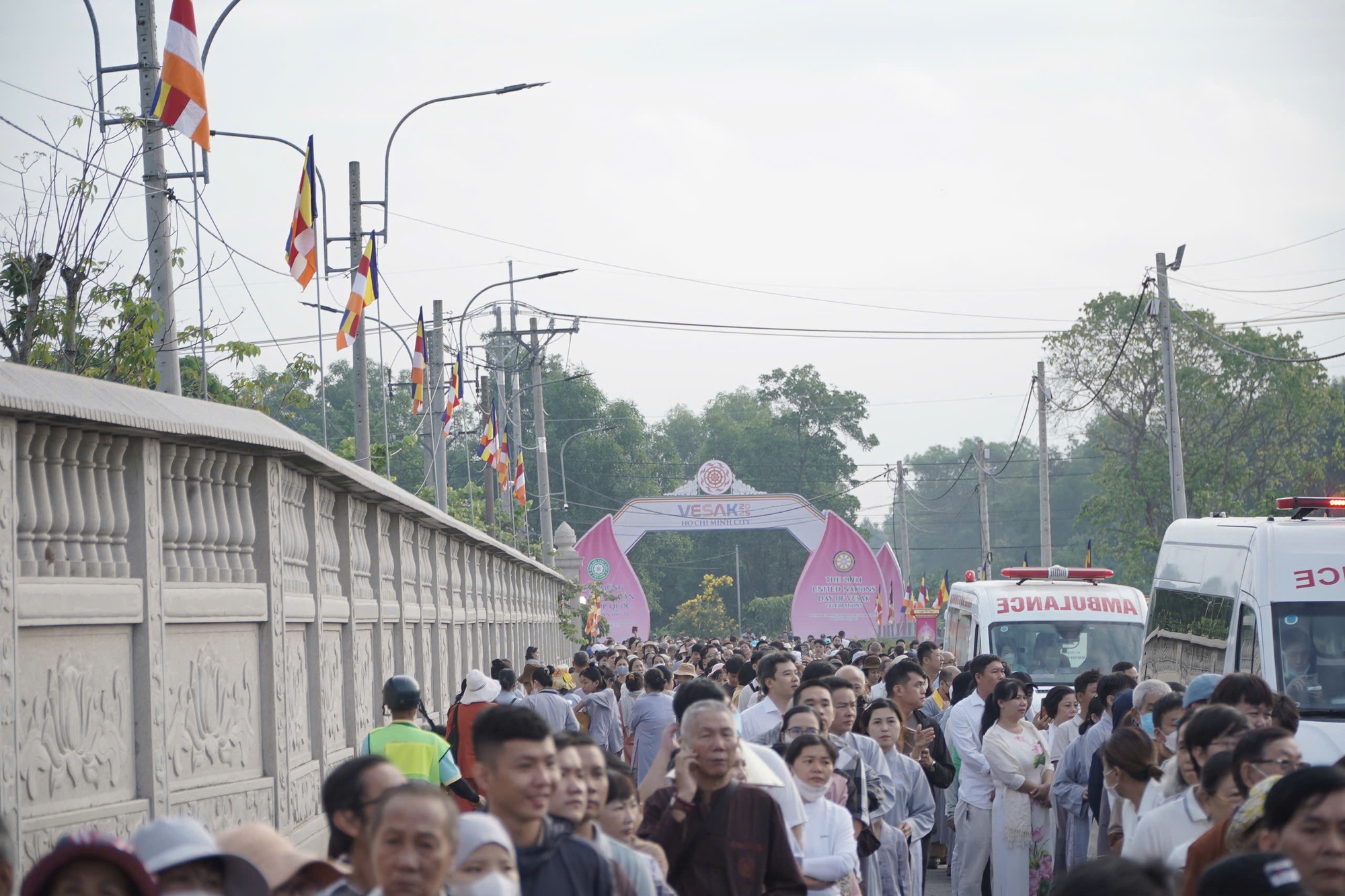 Ghi nhận sáng đầu tiên khai mở chiêm bái Xá lợi Đức Phật tại chùa Thanh Tâm- Ảnh 1.