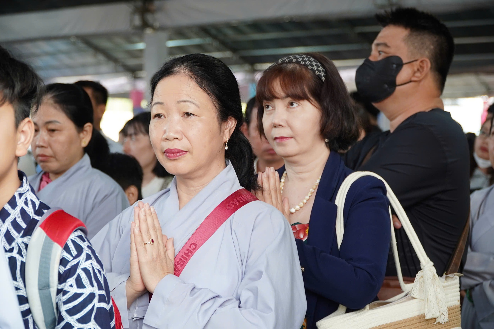 Ghi nhận sáng đầu tiên khai mở chiêm bái Xá lợi Đức Phật tại chùa Thanh Tâm- Ảnh 3.