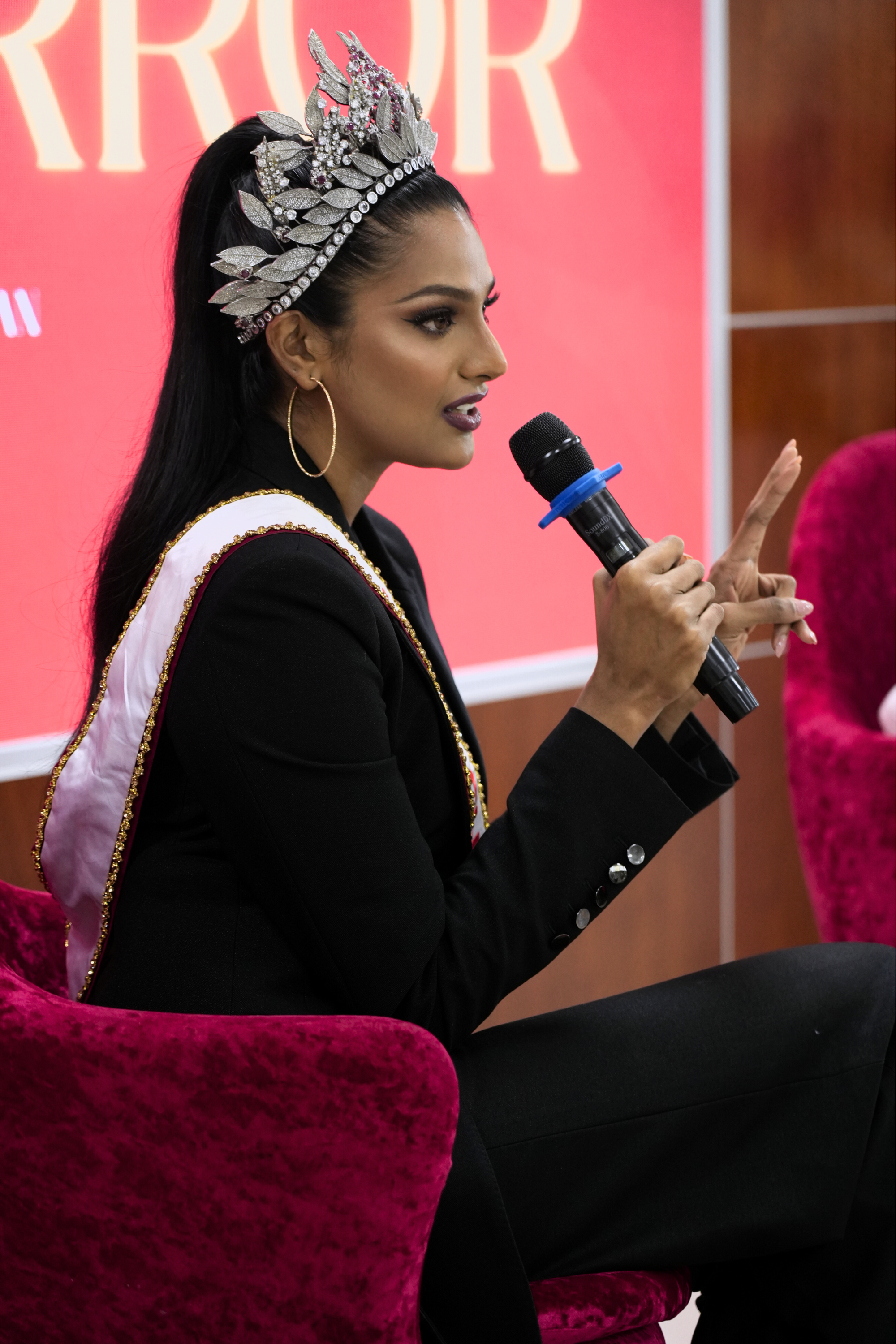 Miss Charm 2025 bận rộn với hoạt động d&agrave;y đặc, thấy "thoải m&aacute;i mỗi lần đặt ch&acirc;n đến TP.HCM"- Ảnh 1.