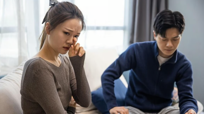 Một đêm mất ngủ, tôi thấy chồng uống thuốc lạ, lần theo dấu vết, tôi phát hiện bí mật khiến trái tim mình như vỡ vụn- Ảnh 1.