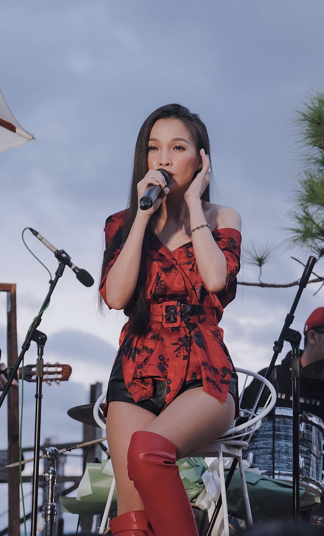 Đ&aacute;m cưới hụt của sao nữ Vbiz: L&agrave;m mẹ đơn th&acirc;n ở tuổi 21, bầu vượt mặt vẫn vất vả chạy show kiếm tiền - Ảnh 2.