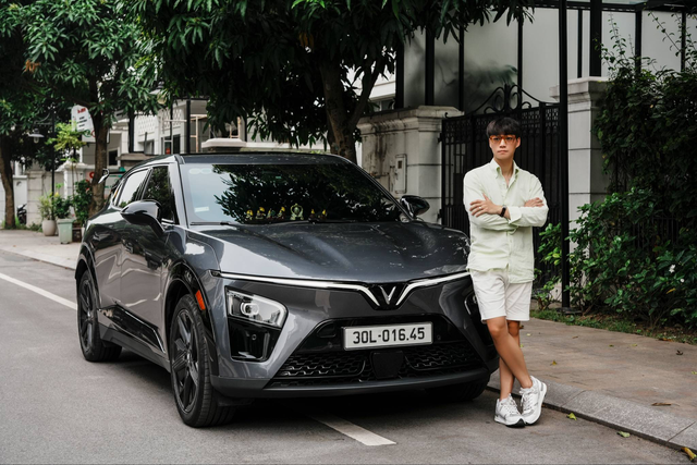 Chủ tiệm Âu phục mua cả VinFast VF 7 và VF 3: ‘Chọn xe như chọn suit, sẽ thêm VF 9 để đủ bộ sưu tập thời trang, thực dụng’ - Ảnh 7.
