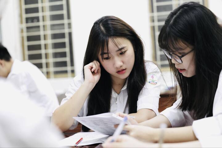 3 ngành học lương cao, không lo thất nghiệp phù hợp nữ giới học giỏi Toán - Ảnh 1.