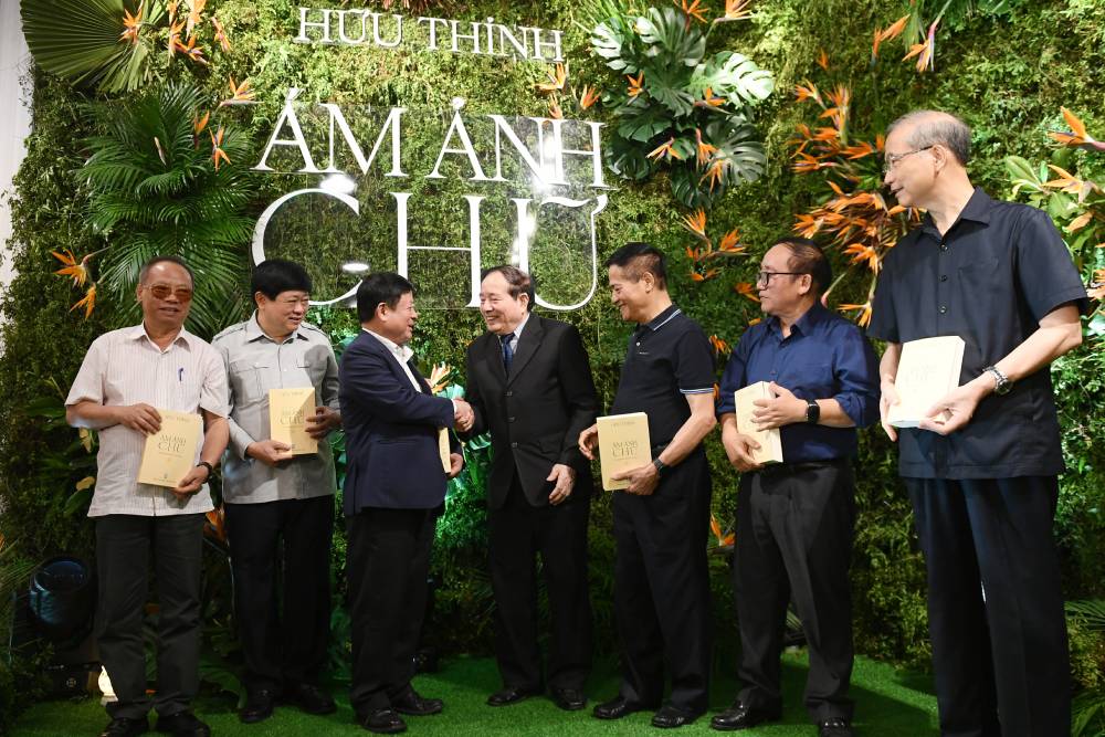 Nhà thơ Hữu Thỉnh: "Đau chữ cũng là đau đời đấy" - Ảnh 2.