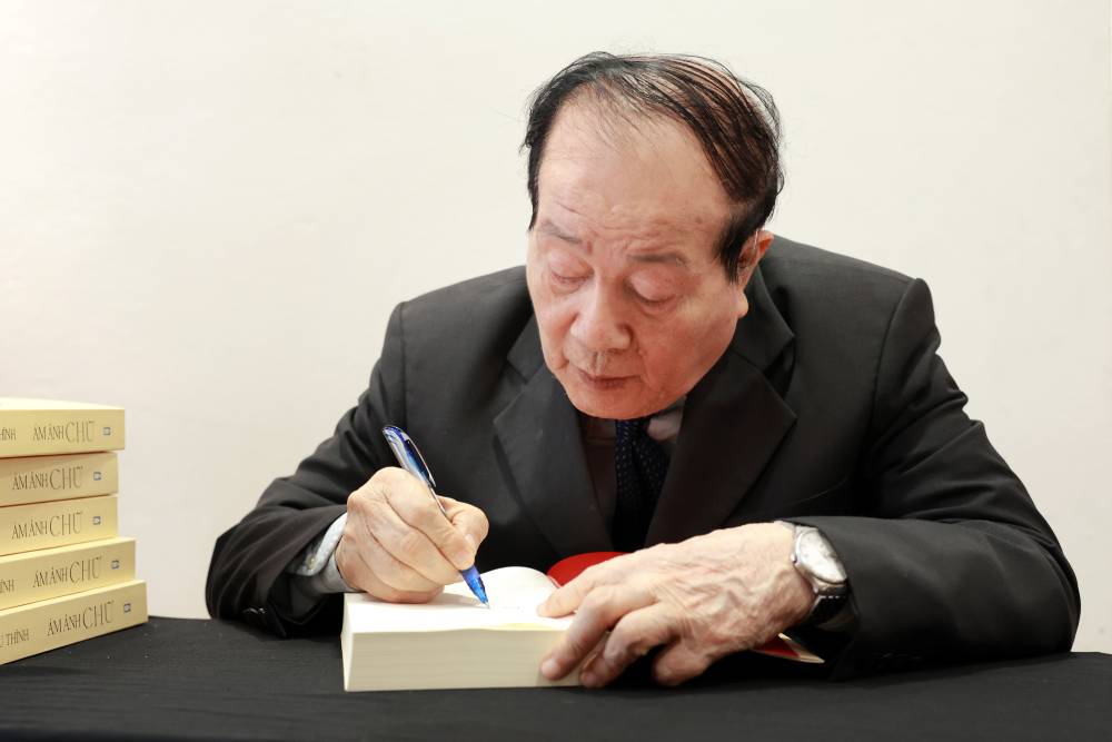 Nhà thơ Hữu Thỉnh: "Đau chữ cũng là đau đời đấy" - Ảnh 3.