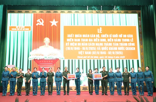 Nữ du kích miền Nam xuất quân tham gia diễu binh kỷ niệm 80 năm Quốc khánh - Ảnh 2. Nữ du kích miền Nam xuất quân tham gia diễu binh kỷ niệm 80 năm Quốc khánh - Ảnh 2.