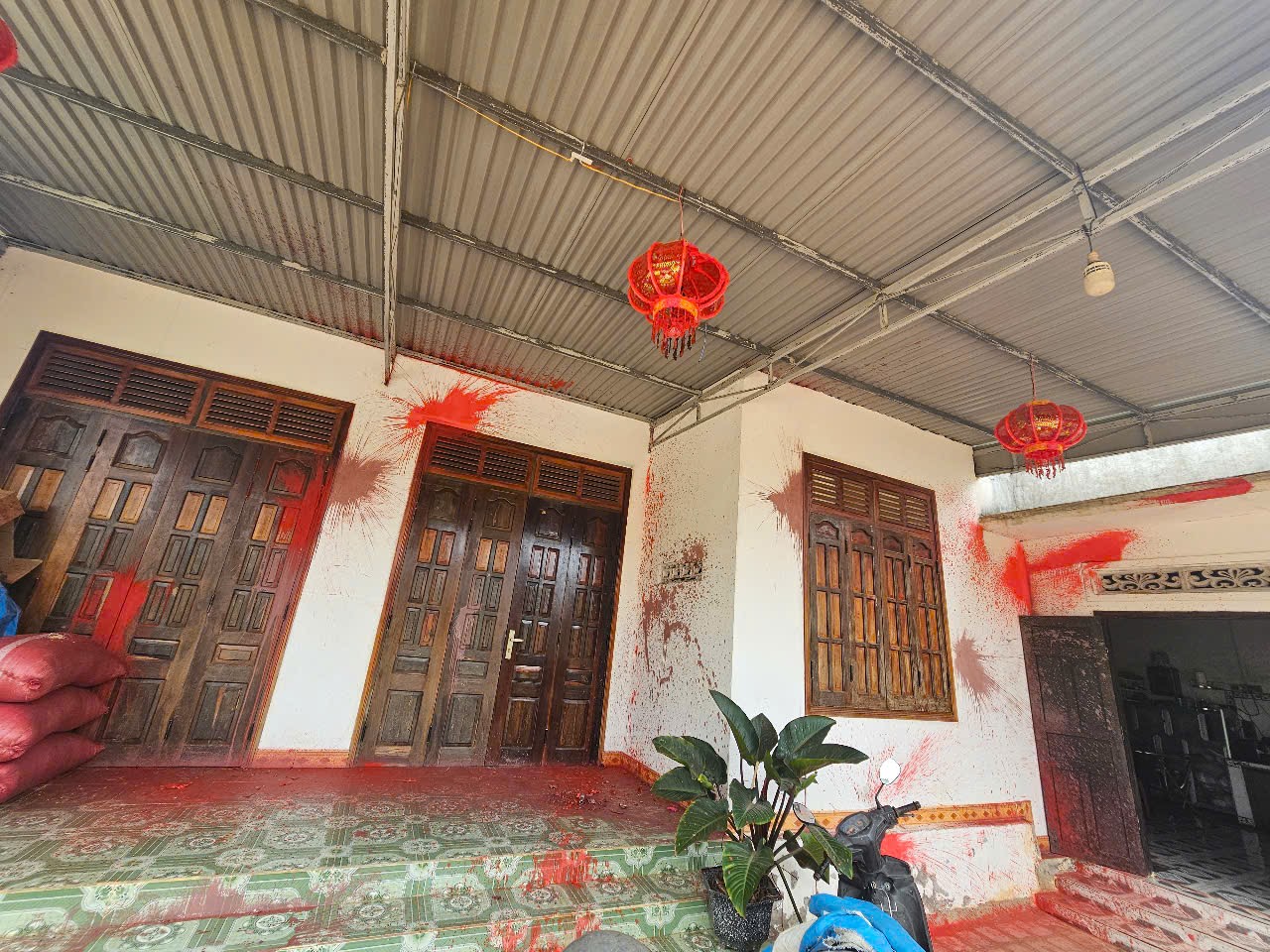 Quản lý quán bar cùng 6 đồng bọn đập phá quán phở ở Đắk Lắk gây chấn động - Ảnh 4. Quản lý quán bar cùng 6 đồng bọn đập phá quán phở ở Đắk Lắk gây chấn động - Ảnh 4.