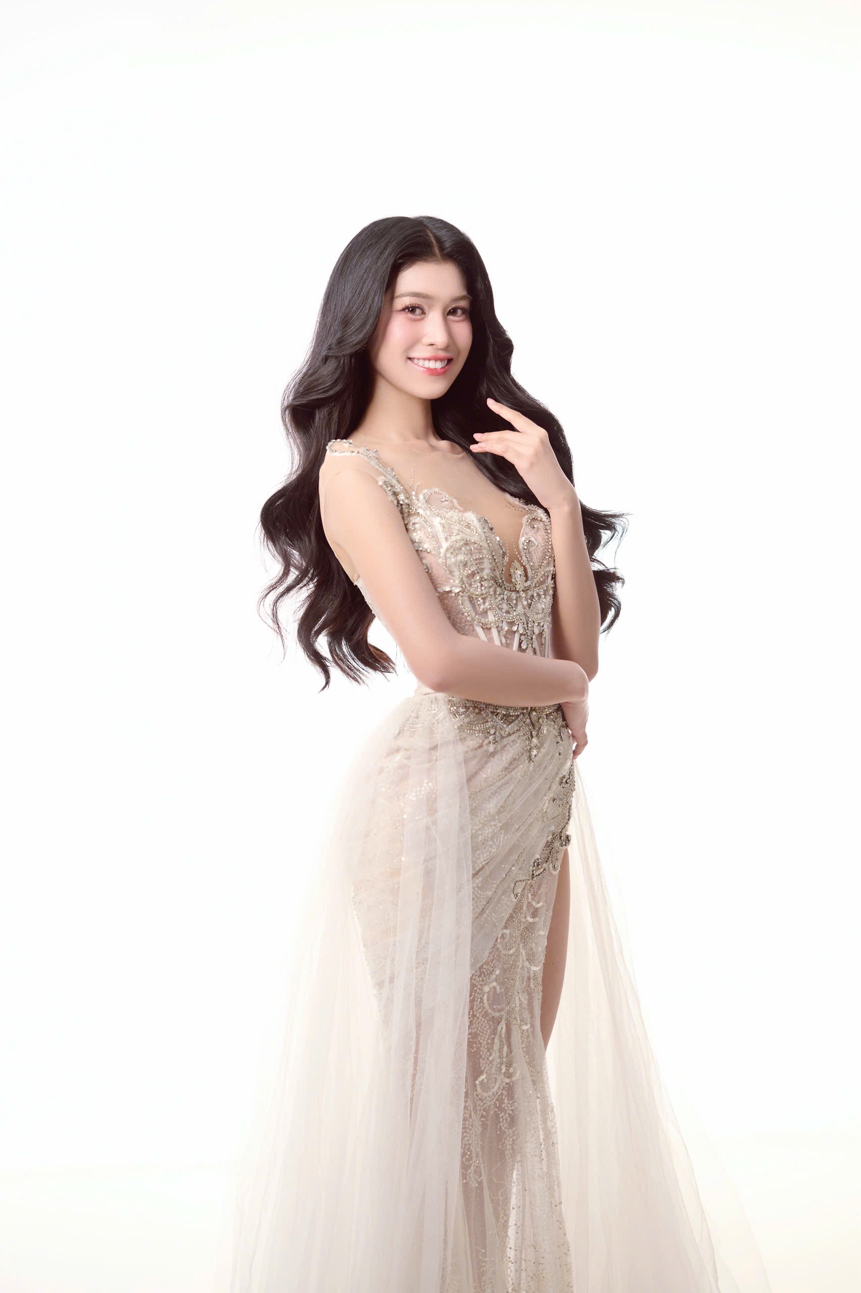 Nhan sắc ngọt ng&agrave;o của Nguyễn Thanh Thảo - th&iacute; sinh th&agrave;nh thạo tiếng Anh, Ph&aacute;p tại Hoa hậu Việt Nam 2024 - Ảnh 2.