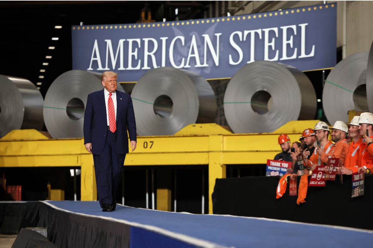 Nóng: Ông Trump tuyên bố tăng gấp đôi thuế thép lên 50%, gia tăng áp lực với ngành sản xuất toàn cầu - Ảnh 1.