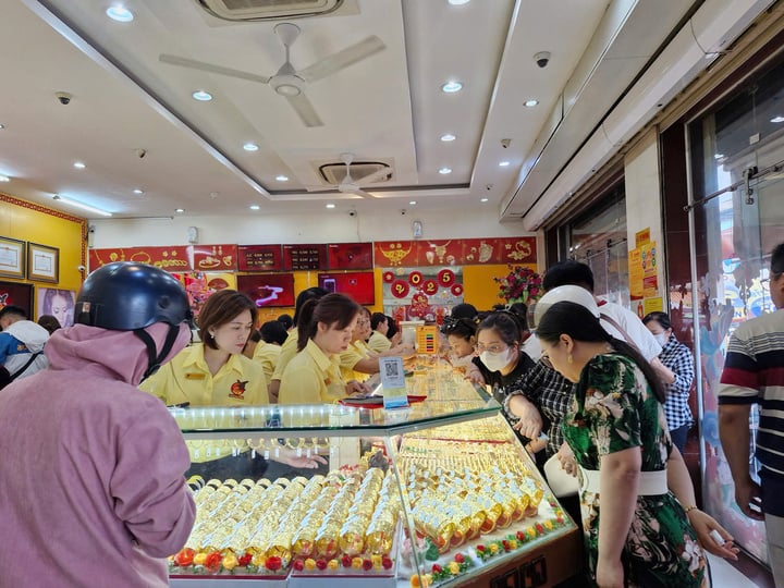 SJC làm ăn ra sao trong hơn 10 năm độc quyền vàng miếng? - Ảnh 3.