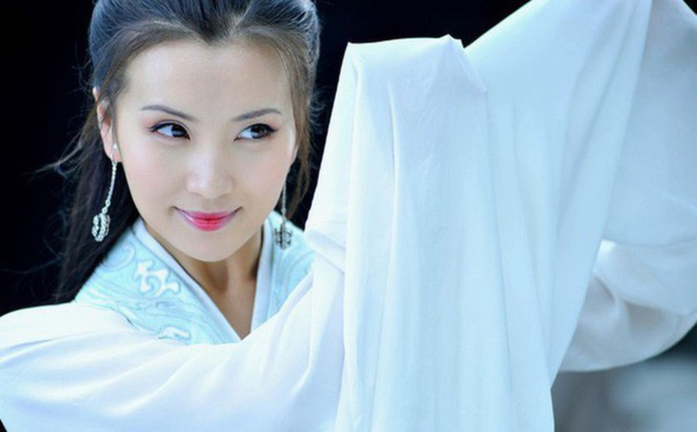 10 mỹ nhân có đôi mắt đẹp nhất Trung Quốc: Triệu Vy bét bảng, hạng 1 như hồ ly bước ra từ truyền thuyết- Ảnh 9. 10 mỹ nhân có đôi mắt đẹp nhất Trung Quốc: Triệu Vy bét bảng, hạng 1 như hồ ly bước ra từ truyền thuyết- Ảnh 9.