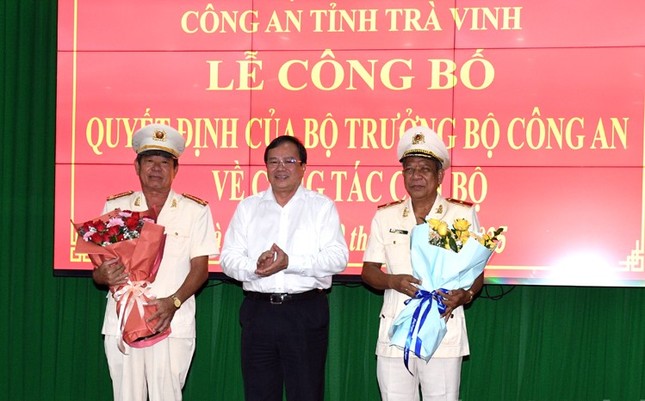 Hai Phó Giám đốc Công an tỉnh Trà Vinh nghỉ hưu trước tuổi , tạo cơ hội cho nhân sự mới - Ảnh 1.