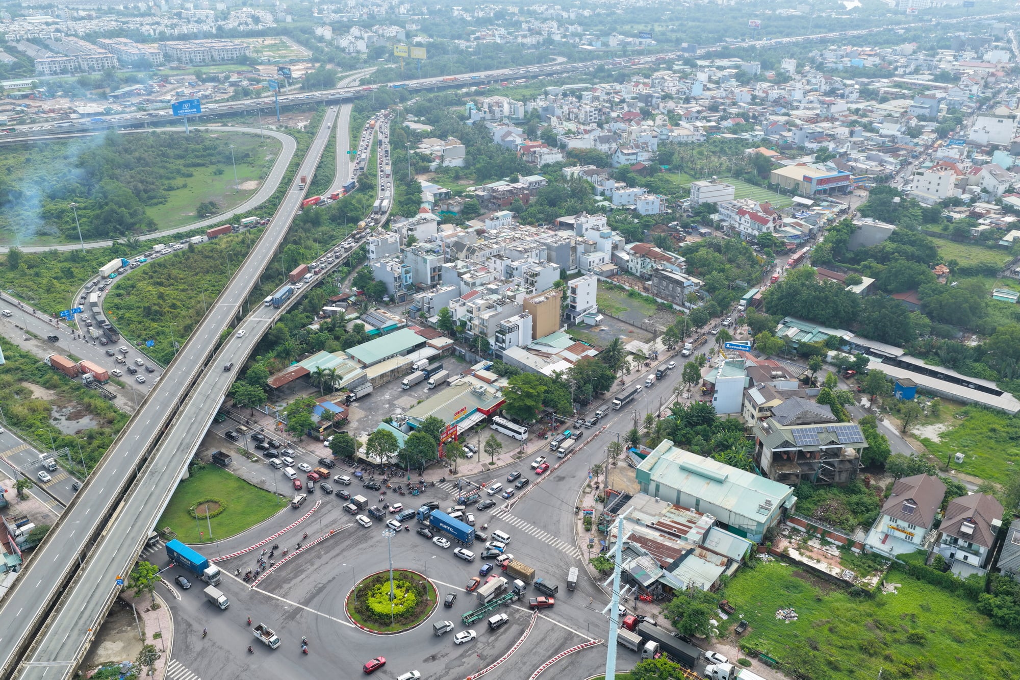 Cận cảnh tai nạn cao tốc TP HCM - Long Thành - Dầu Giây gây ùn ứ 8 km - Ảnh 7. Cận cảnh tai nạn cao tốc TP HCM - Long Thành - Dầu Giây gây ùn ứ 8 km - Ảnh 7.