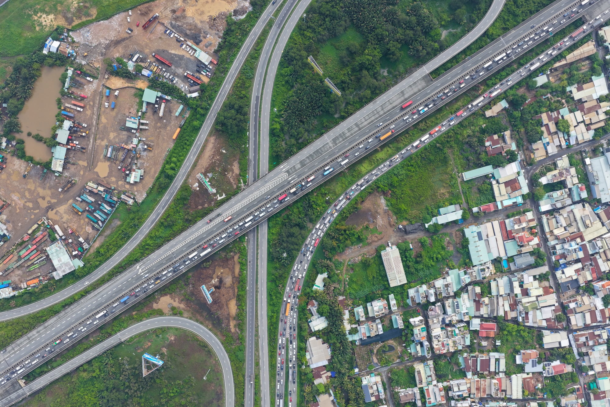 Cận cảnh tai nạn cao tốc TP HCM - Long Thành - Dầu Giây gây ùn ứ 8 km - Ảnh 8. Cận cảnh tai nạn cao tốc TP HCM - Long Thành - Dầu Giây gây ùn ứ 8 km - Ảnh 8.