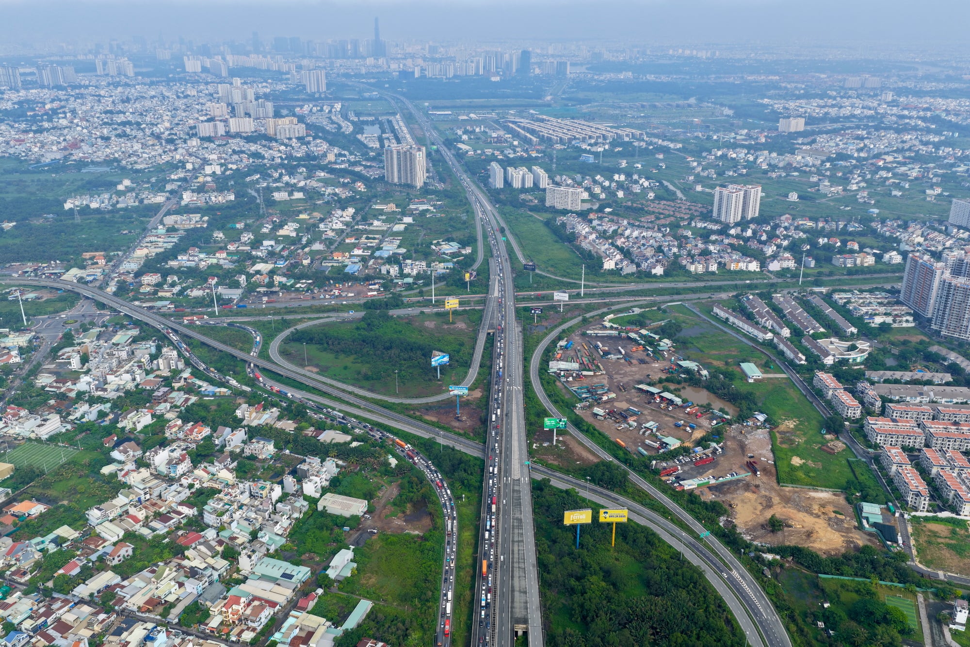 Cận cảnh tai nạn cao tốc TP HCM - Long Thành - Dầu Giây gây ùn ứ 8 km - Ảnh 3. Cận cảnh tai nạn cao tốc TP HCM - Long Thành - Dầu Giây gây ùn ứ 8 km - Ảnh 3.
