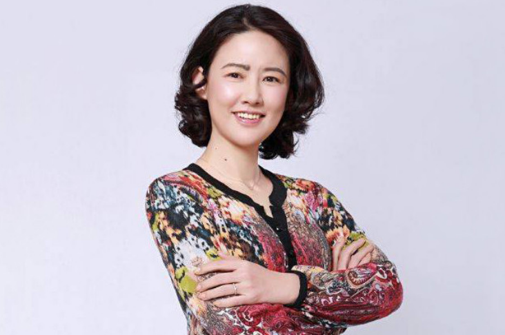 Mang tranh quý đi thẩm định nhưng bị cho là đồ giả, người phụ nữ xinh đẹp liền thẳng thừng chất vấn chuyên gia: “Các ông biết tôi là ai không?” - Ảnh 3.