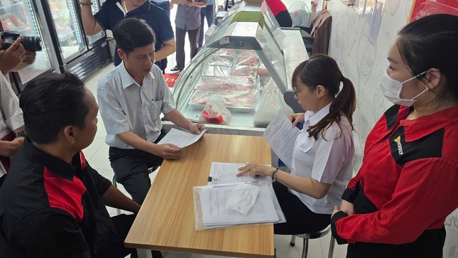 Công ty c . P . Việt Nam bị tố bán heo gà không đảm bảo chất lượng - Ảnh 3.