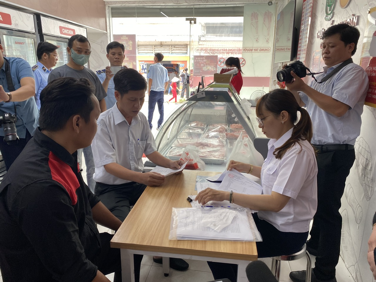 Vụ tố cửa h&agrave;ng của C.P. Việt Nam b&aacute;n thịt heo bệnh: Bất ngờ th&ocirc;ng tin người &ldquo;tố&rdquo; - Ảnh 1.