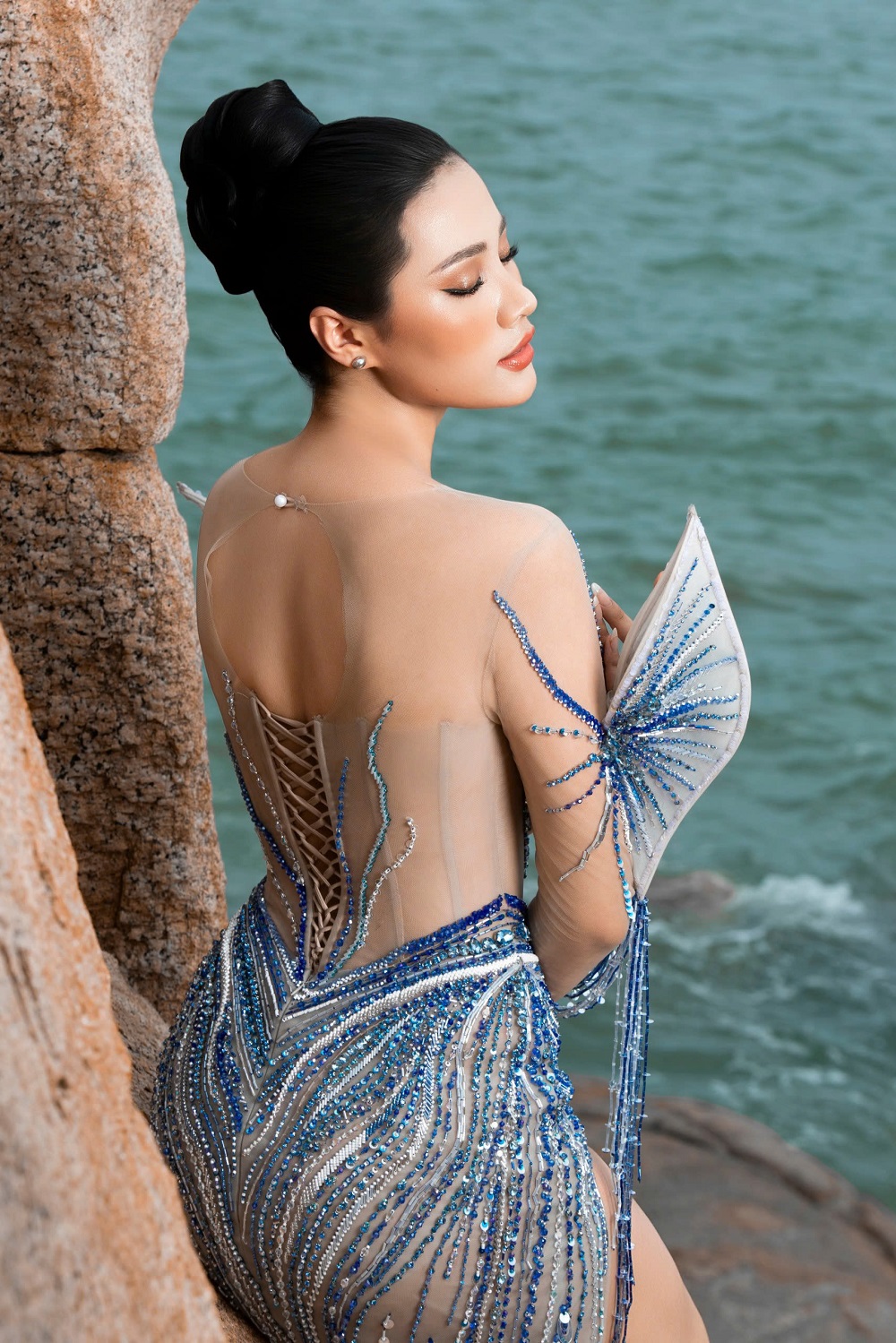 Hoa hậu Đinh Như Phương khoe body gợi cảm trước đêm kết thúc nhiệm kỳ - Ảnh 9.