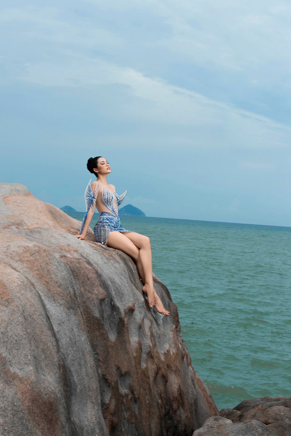 Hoa hậu Đinh Như Phương khoe body gợi cảm trước đêm kết thúc nhiệm kỳ - Ảnh 6.