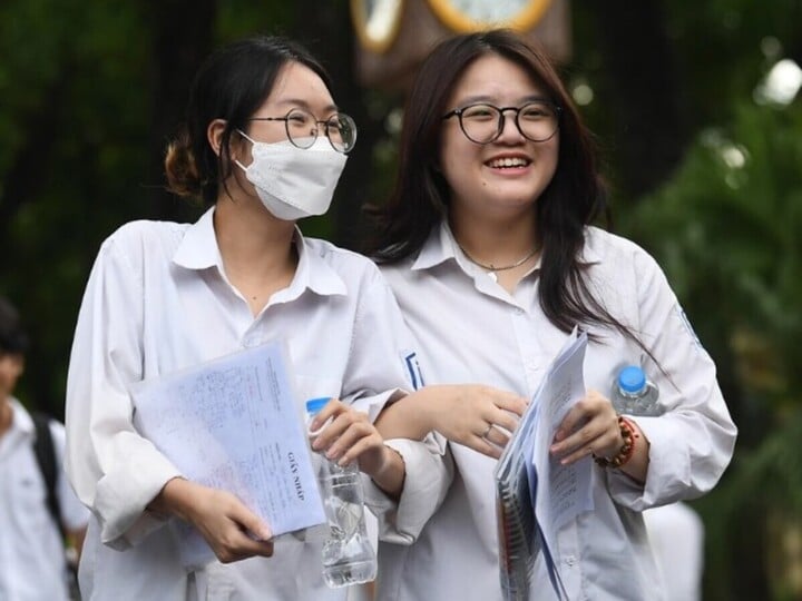 Nữ giới giỏi tiếng Anh nên chọn ngành nào để có mức lương cao? - Ảnh 1.