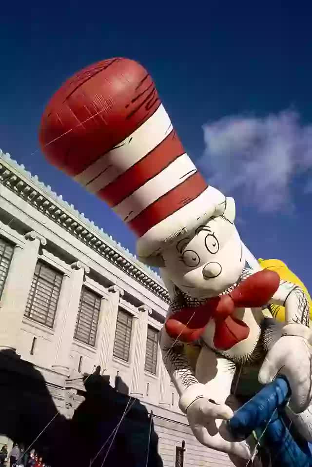 C&acirc;u chuyện kỳ dị của &ldquo;người phụ nữ xui xẻo nhất h&agrave;nh tinh&rdquo;: Nằm h&ocirc;n m&ecirc; 1 th&aacute;ng v&igrave; quả b&oacute;ng bay, sau đ&oacute; lại bị động cơ m&aacute;y bay rơi thẳng v&agrave;o nh&agrave; tại c&ugrave;ng 1 địa điểm- Ảnh 2.