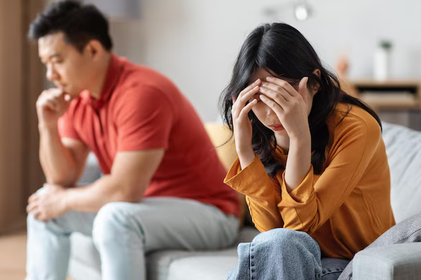 Trong buổi họp lớp thời cấp 3, chồng t&ocirc;i t&igrave;nh cờ gặp một người, từ đ&oacute; về sau, cuộc sống như t&acirc;n h&ocirc;n của t&ocirc;i bỗng dưng thay đổi- Ảnh 1.