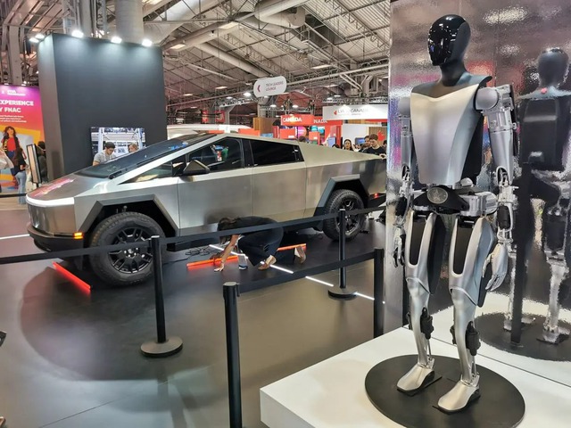 Musk tuyên bố sẽ đưa robot Optimus lên Sao Hỏa vào năm sau: Tham vọng lớn hay chỉ là lời hứa viển vông?- Ảnh 2. Musk tuyên bố sẽ đưa robot Optimus lên Sao Hỏa vào năm sau: Tham vọng lớn hay chỉ là lời hứa viển vông?- Ảnh 2.