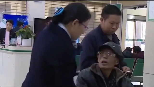 Gửi tiết kiệm gần 70 tỷ, 5 năm sau chỉ còn hơn 100 nghìn đồng: Ngân hàng từ chối trách nhiệm, người đàn ông sốc nặng khi biết nguyên do - Ảnh 1.
